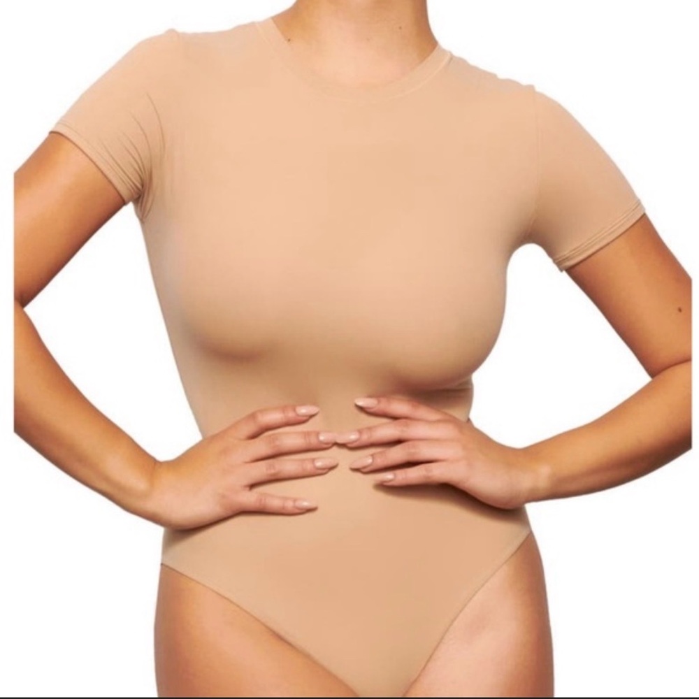 SKIMS Fits Everyone T-shirt Bodysuit XS